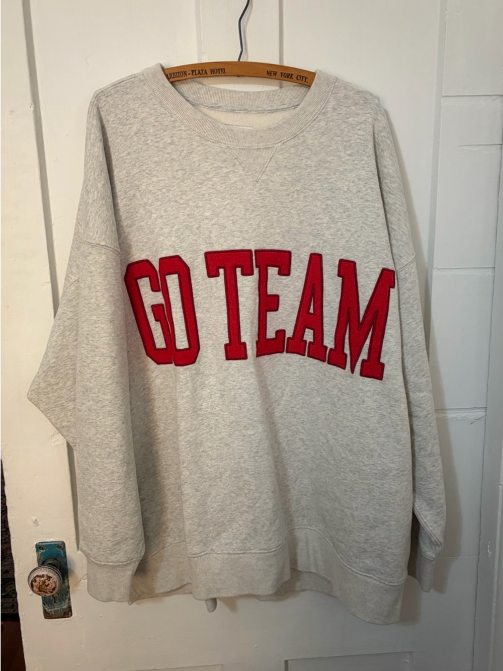 Abercrombie & Fitch Light Gray Crewneck Sweatshirt w/ Red Appliqué   SIZE XXL - Picture 2 of 9